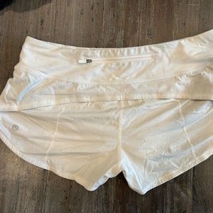 Lululmeon Hotty Hot Shorts 2" White Size 8